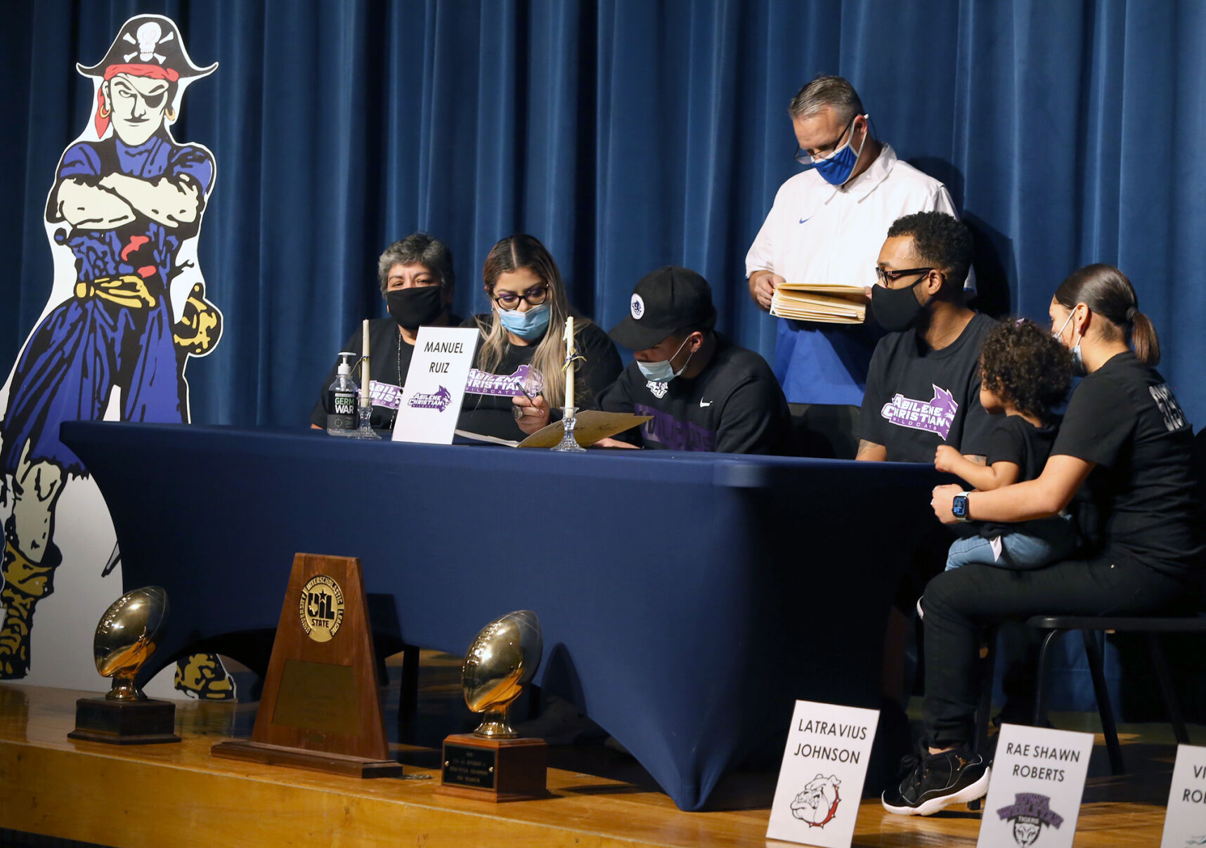 020421-wac-spt-lavega-signing-jl11.JPG